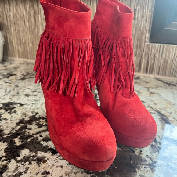 Charles David Red Suede Fringe Heeled Booties Women's size 8 1/2 - Picture 2 of 4